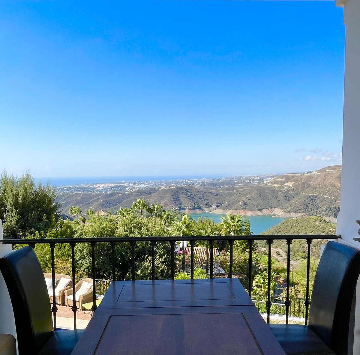 6 Bedroom Villa in Istán - Photo 2