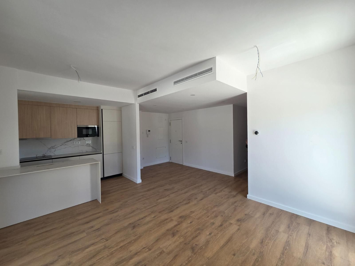 3 Bedroom Apartment in Estepona - Photo 10