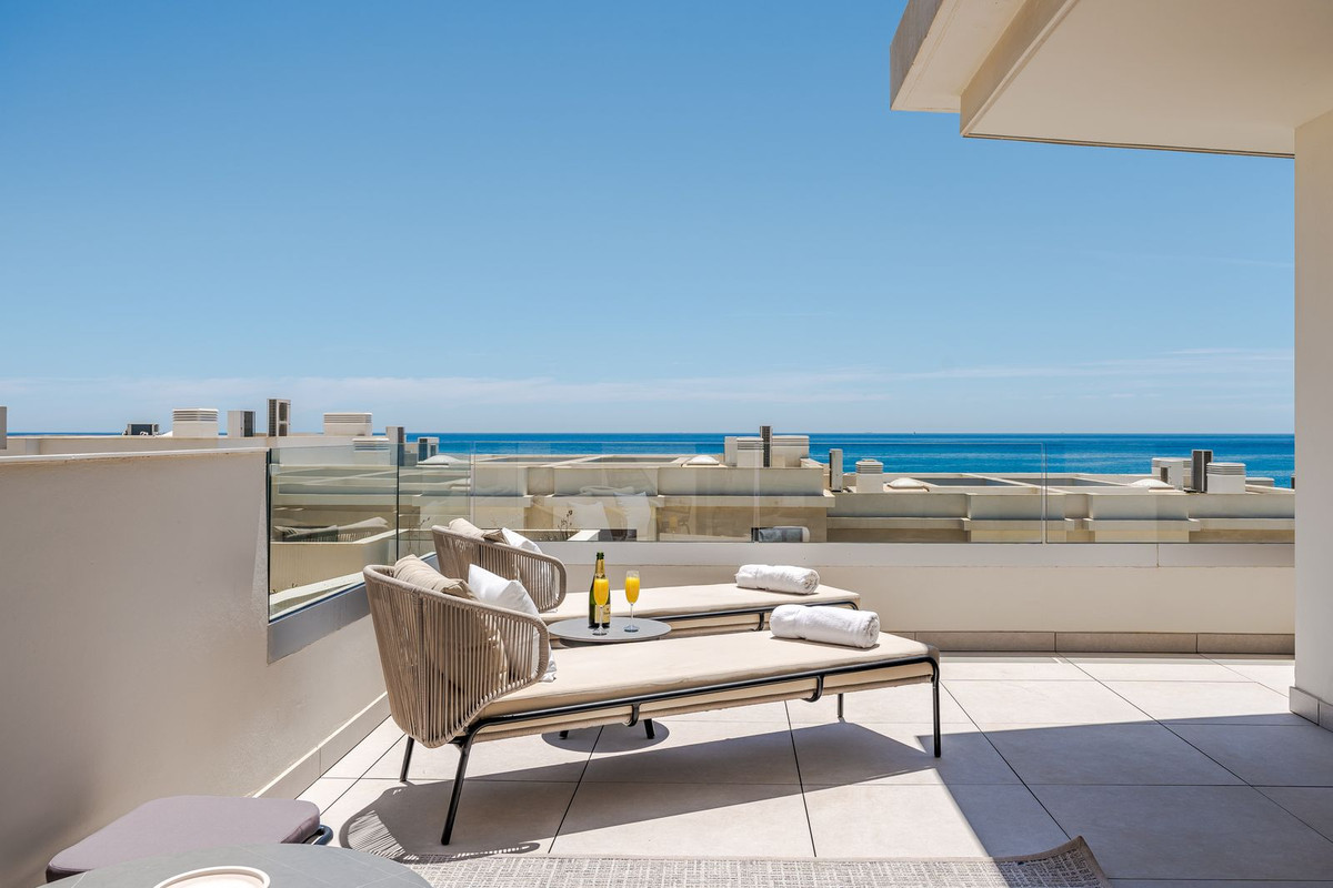 3 Bedroom Apartment in Estepona - Photo 8