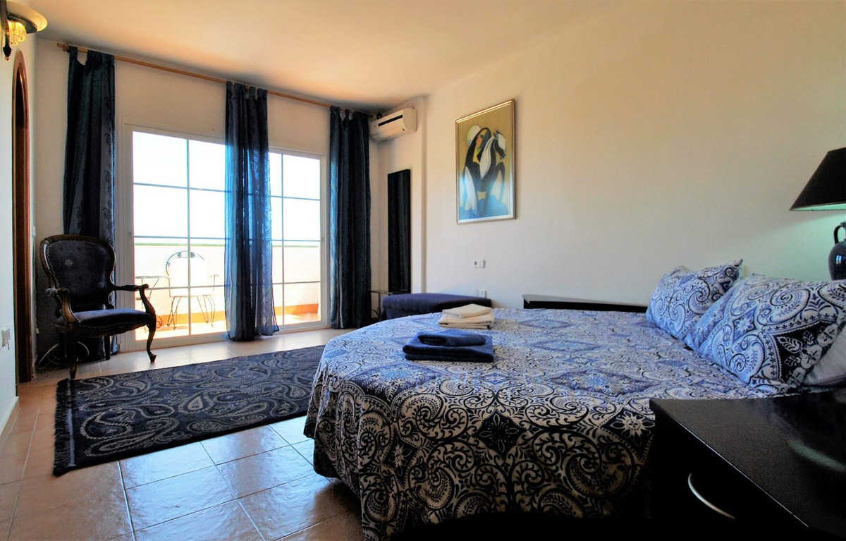 4 Bedroom Villa in Mijas - Photo 8