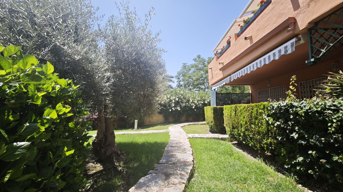 2 Bedroom Apartment in San Pedro de Alcántara - Photo 8