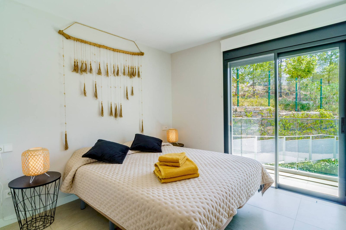 2 Bedroom Apartment in Estepona - Photo 22