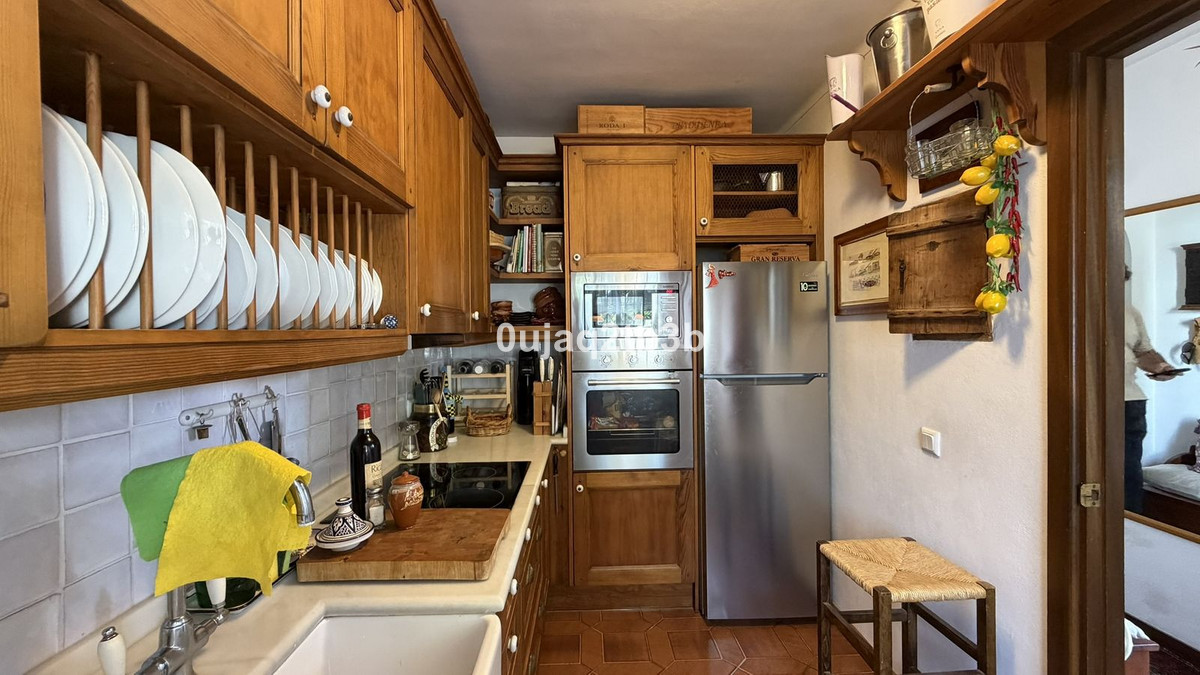2 Bedroom Apartment in Marbella - Photo 16