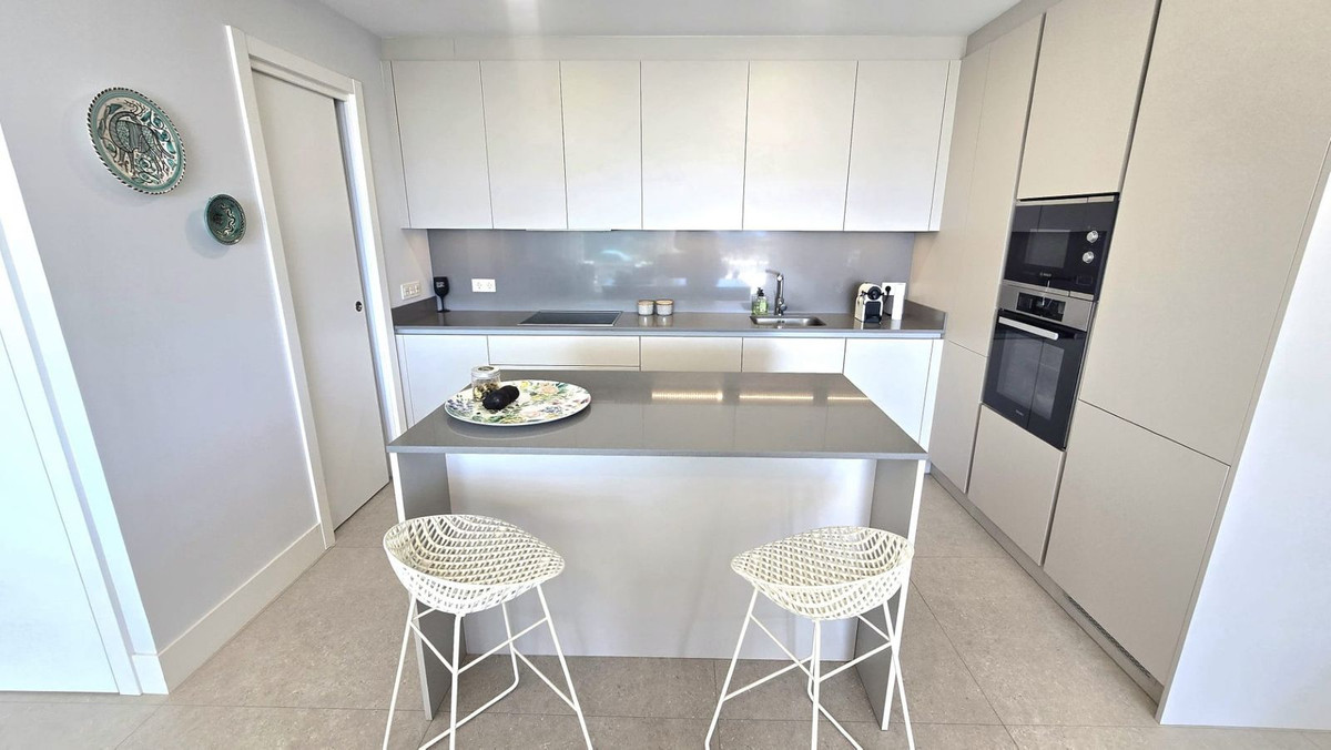 2 Bedroom Apartment in Benahavís - Photo 11