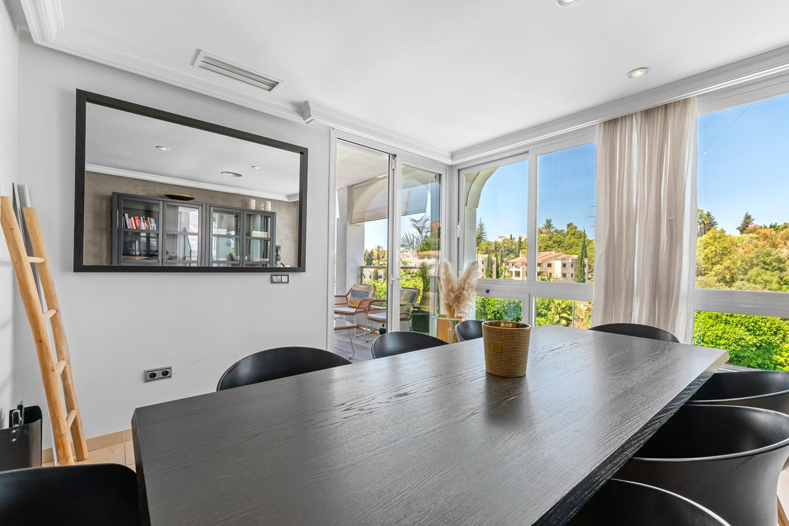 3 Bedroom Penthouse in Benahavís - Photo 16