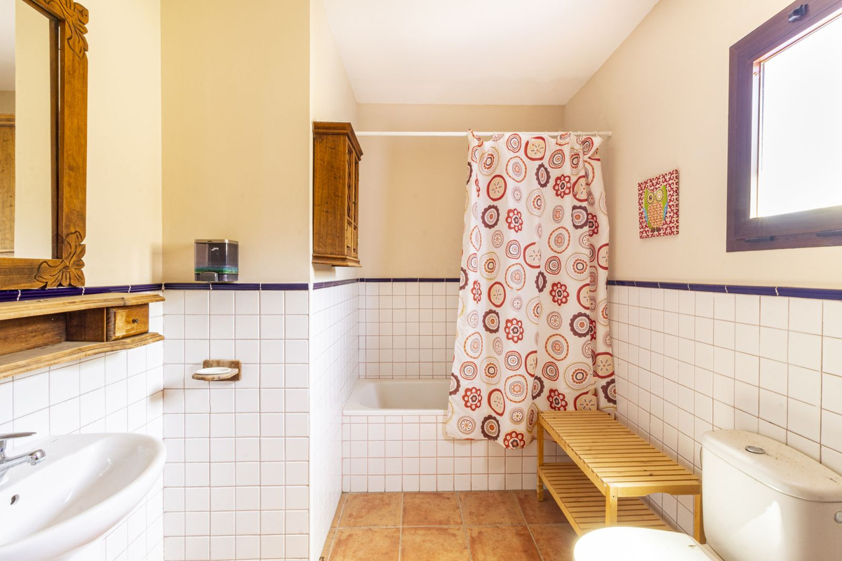 11 Bedroom Country house in Guaro - Photo 22