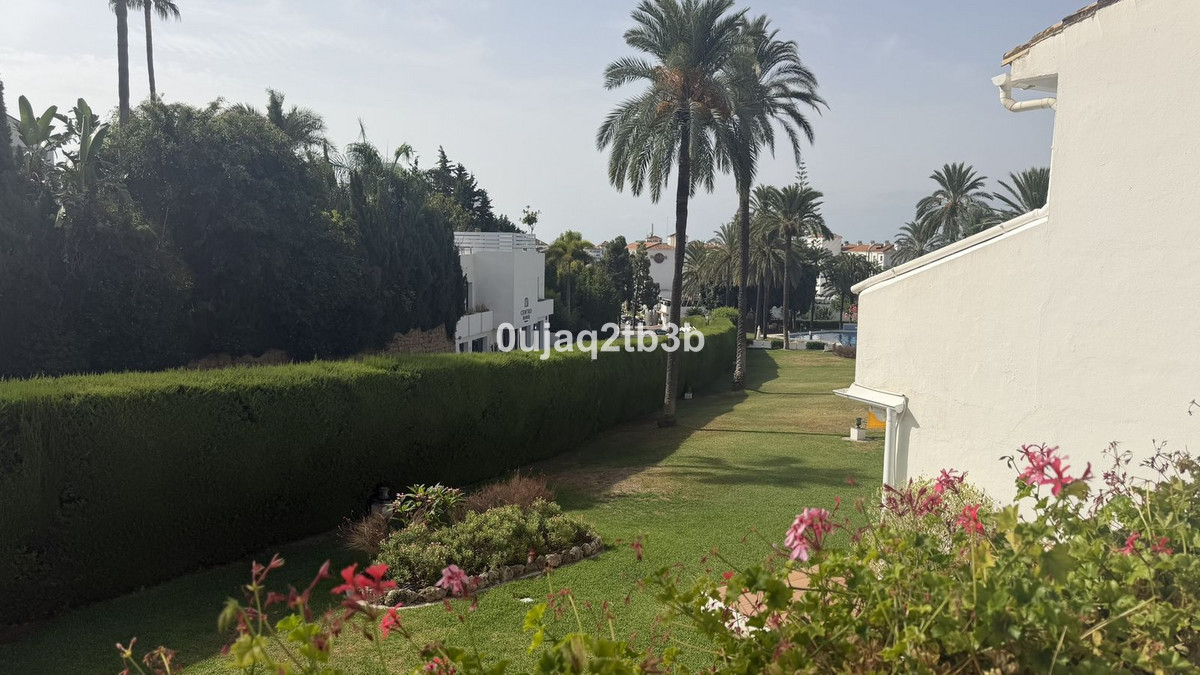 2 Bedroom Apartment in Marbella - Photo 2