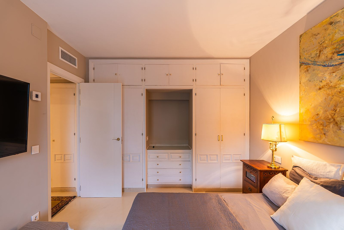 1 Bedroom Apartment in Estepona - Photo 19