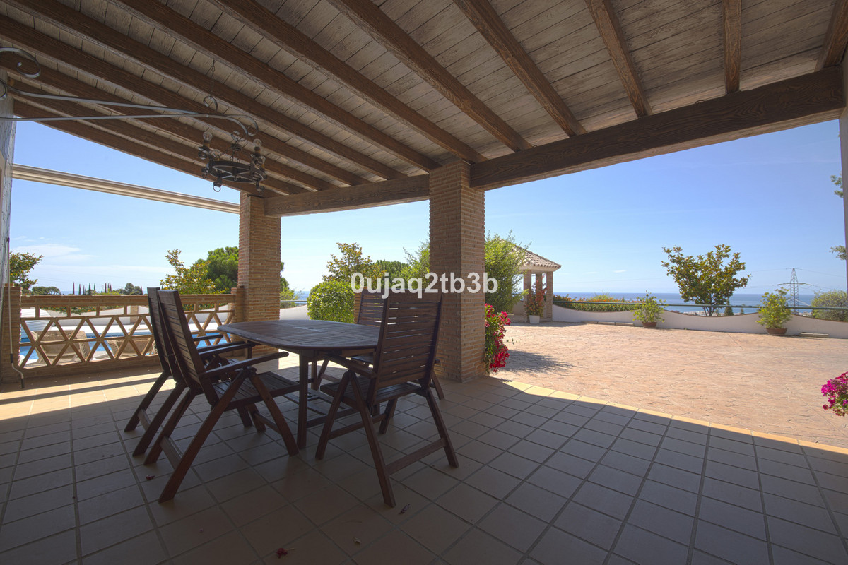 6 Bedroom Villa in Estepona - Photo 4