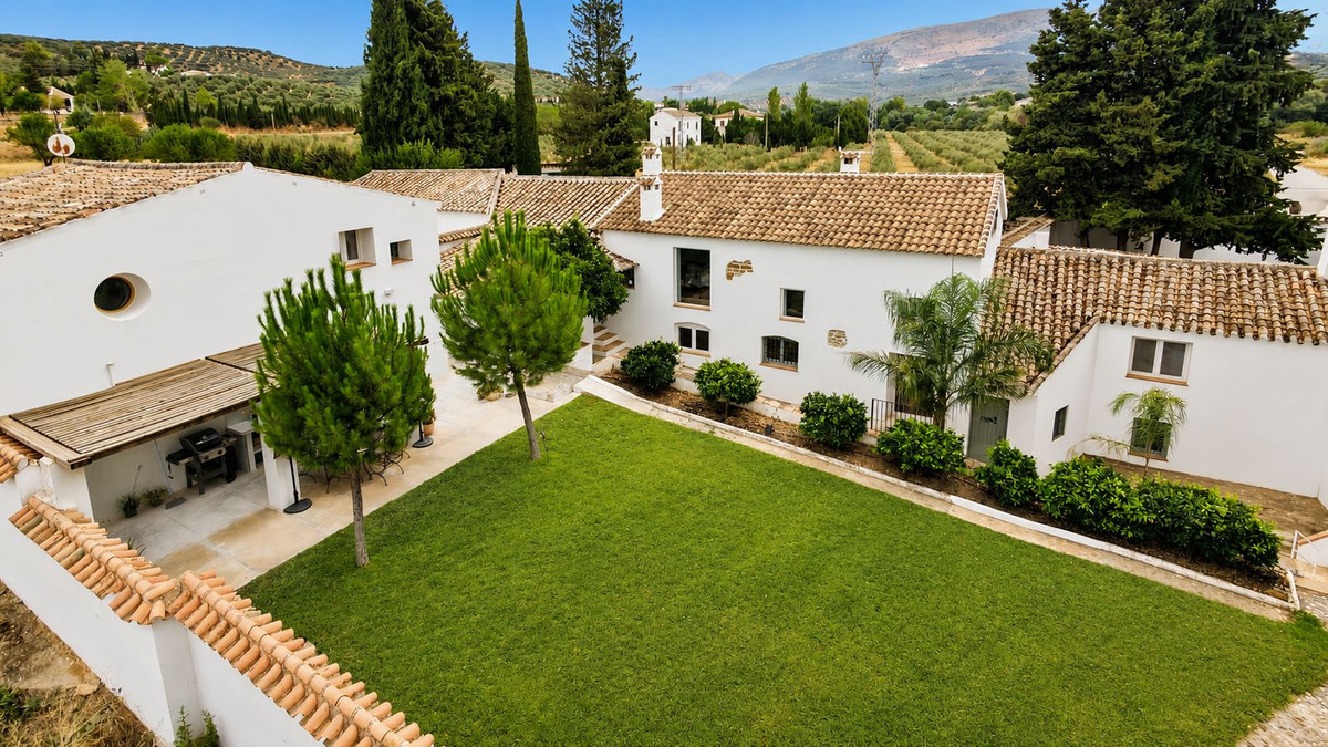 5 Bedroom Country house in Villanueva del Rosario - Photo 26