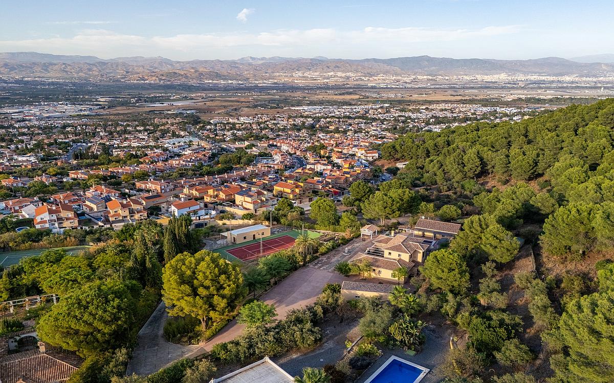 4 Bedroom Villa in Alhaurín de la Torre - Photo 19