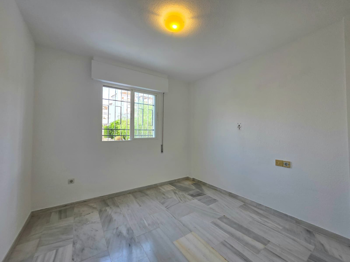Piso de 2 dormitorios con piscina en Málaga – Foto 10