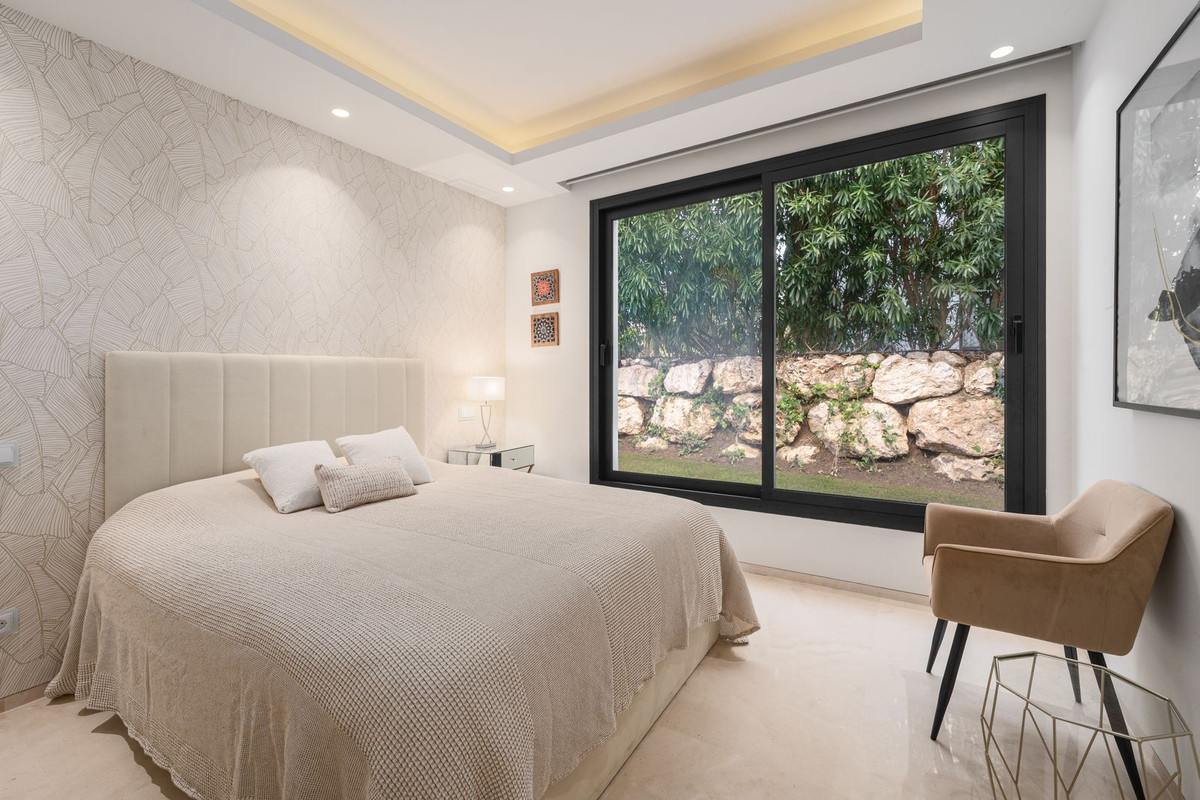 6 Bedroom Villa in Marbella - Photo 22