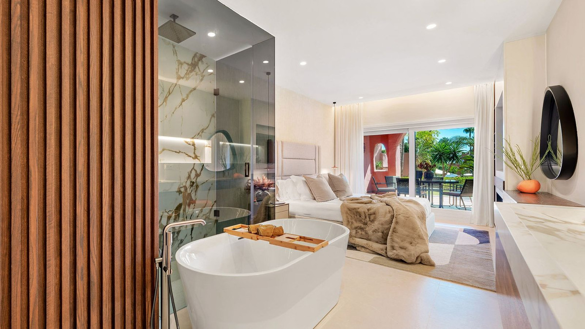 3 Bedroom Apartment in Estepona - Photo 13