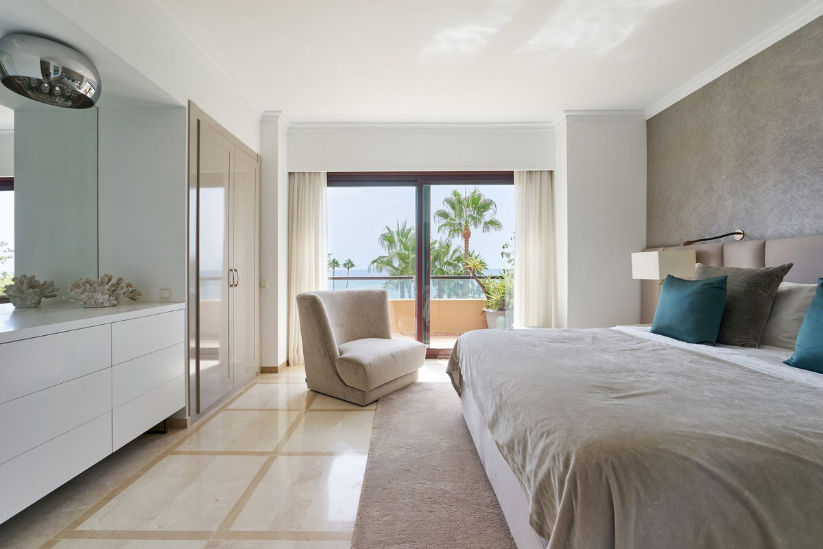 3 Bedroom Penthouse in Estepona - Photo 17