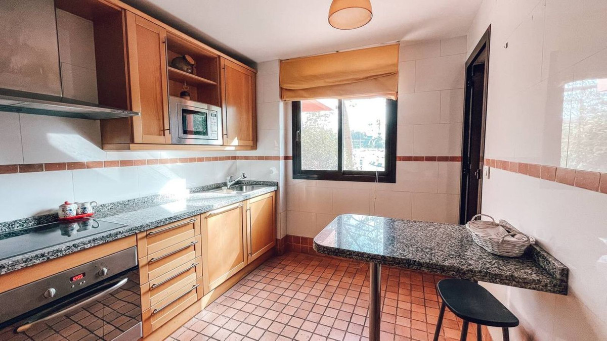 3 Bedroom Apartment in Estepona - Photo 17