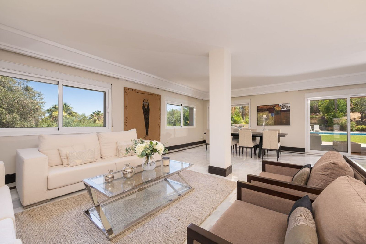6 Bedroom Villa in Marbella - Photo 14