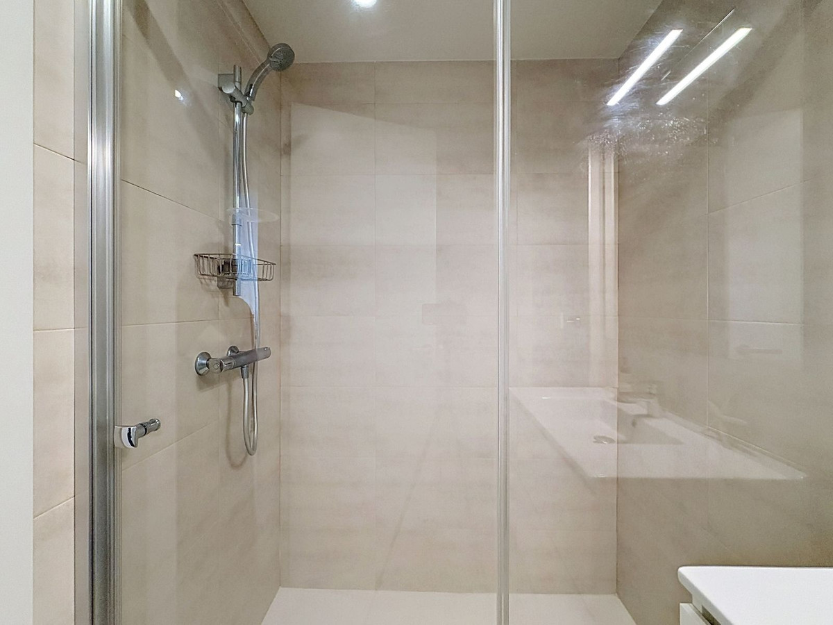 2 Bedroom Apartment in Estepona - Photo 23
