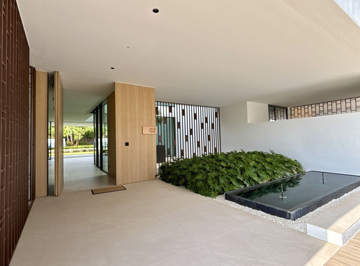 4 Bedroom Villa in Marbella - Photo 8