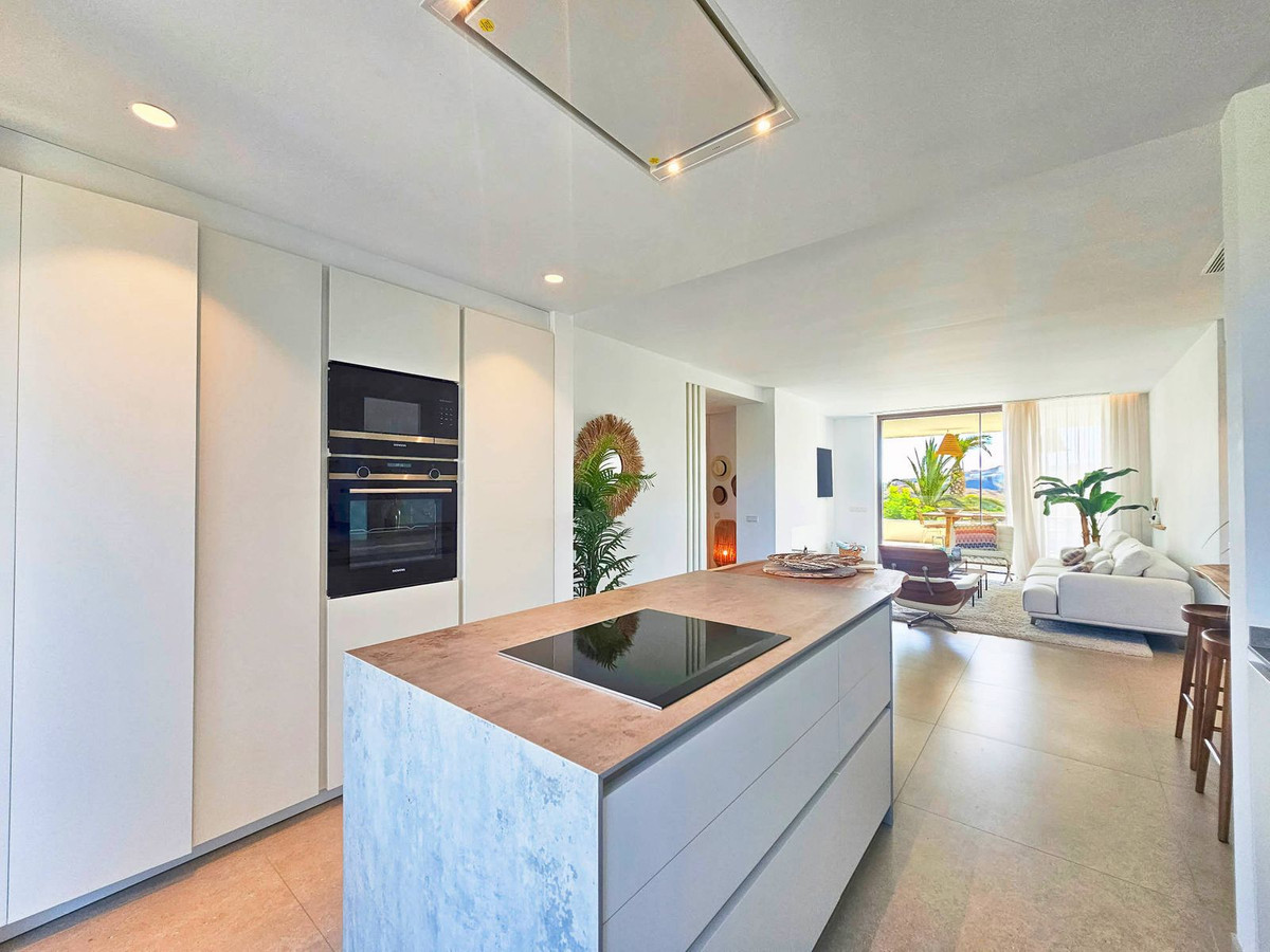 3 Bedroom Apartment in Benahavís - Photo 10