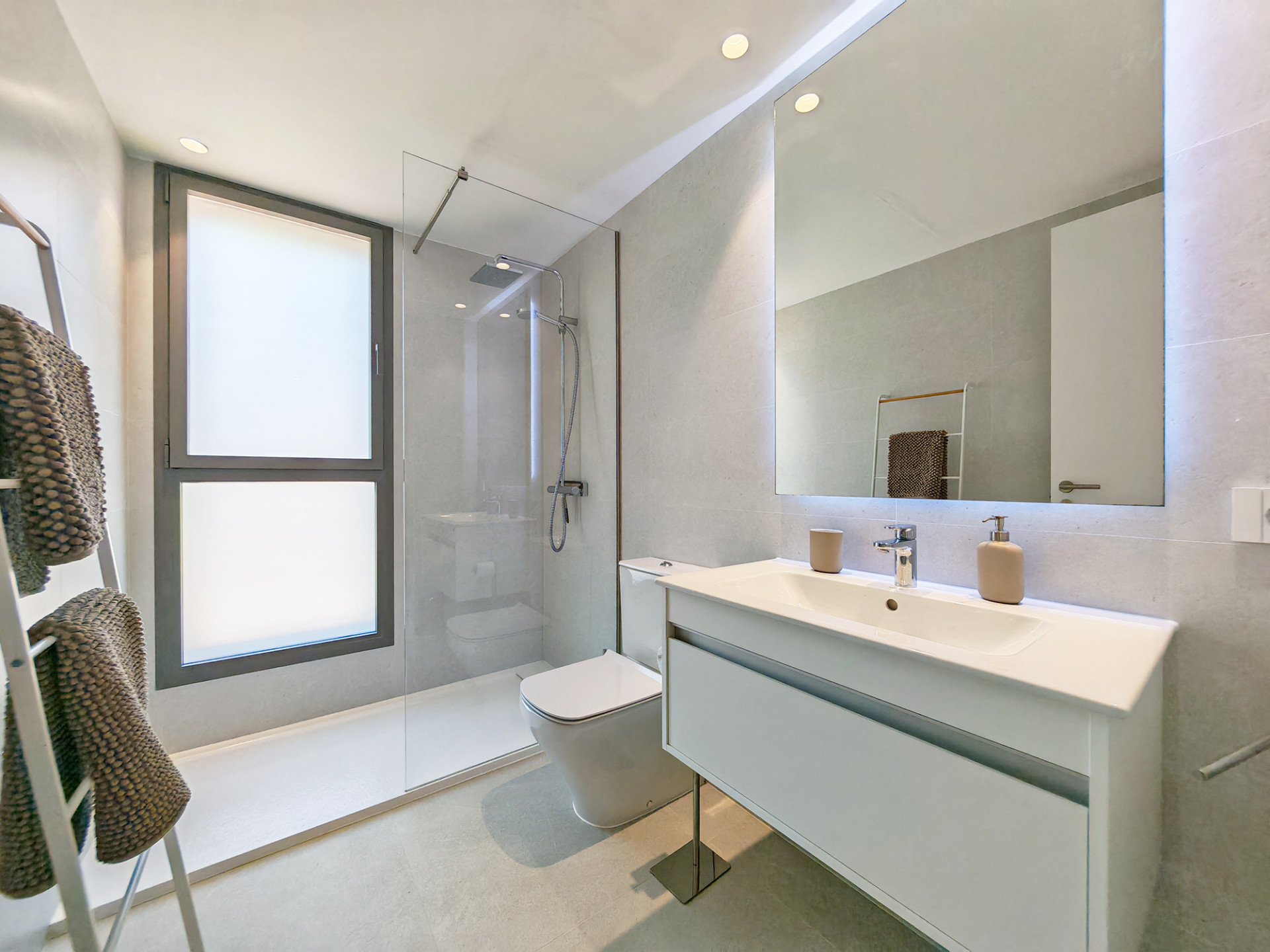 3 Bedroom Apartment in Estepona - Photo 17