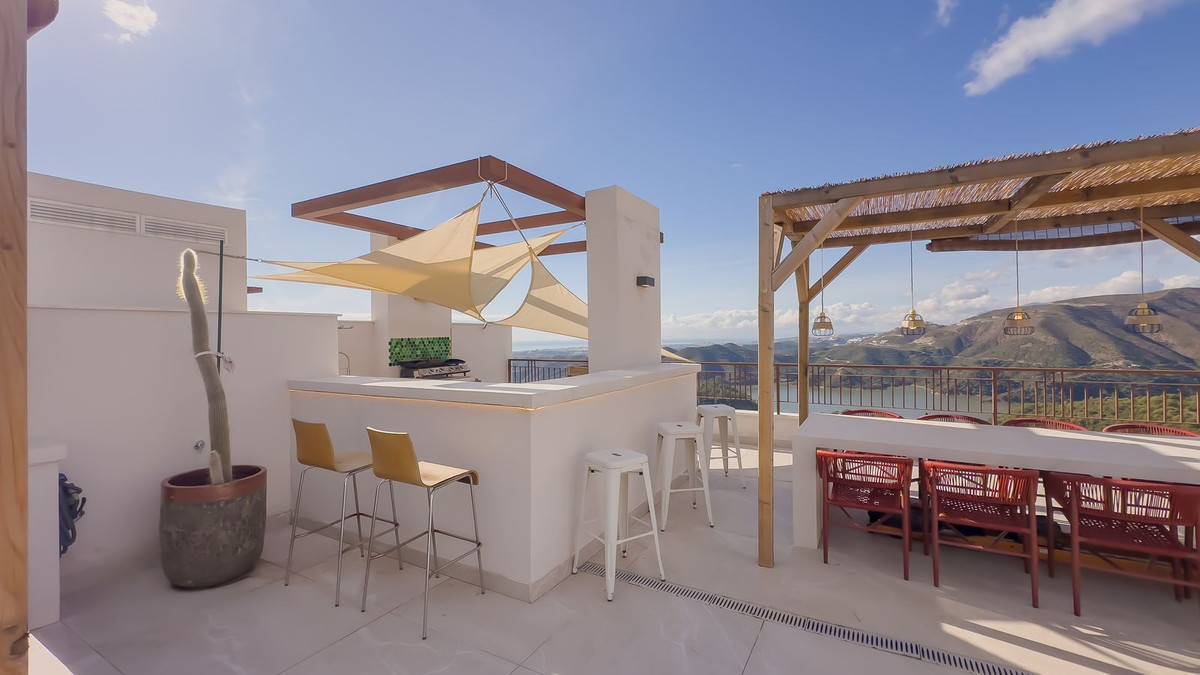 3 Bedroom Penthouse in Istán - Photo 17