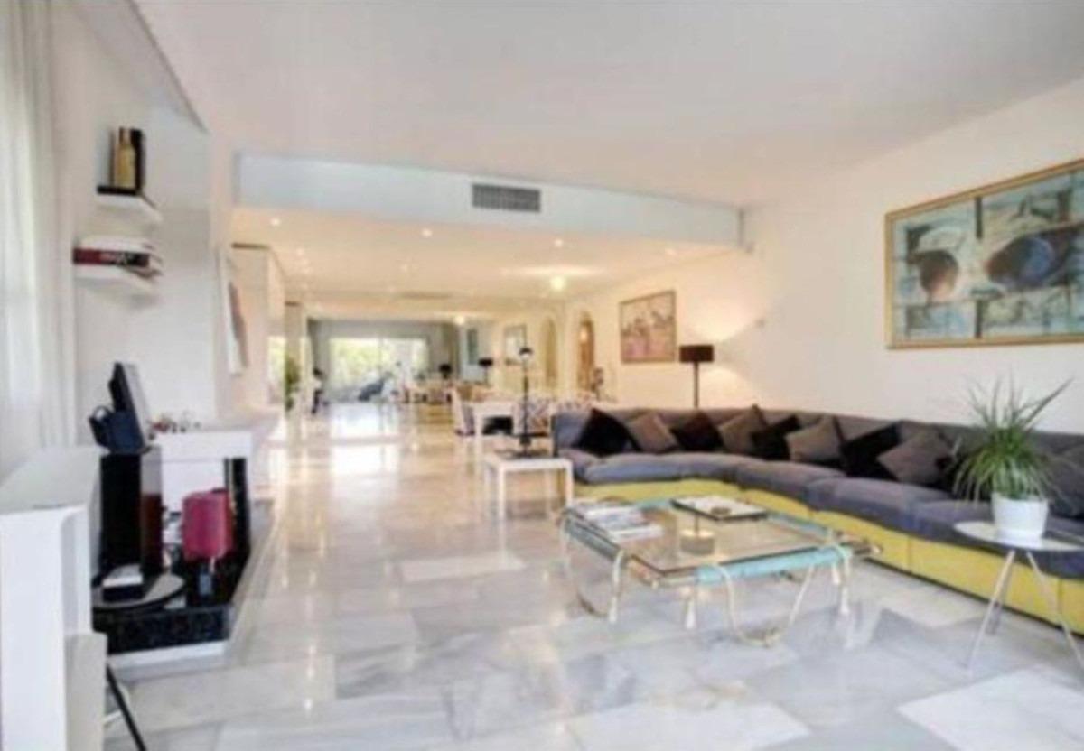 3 Bedroom Apartment in Marbella - Photo 5