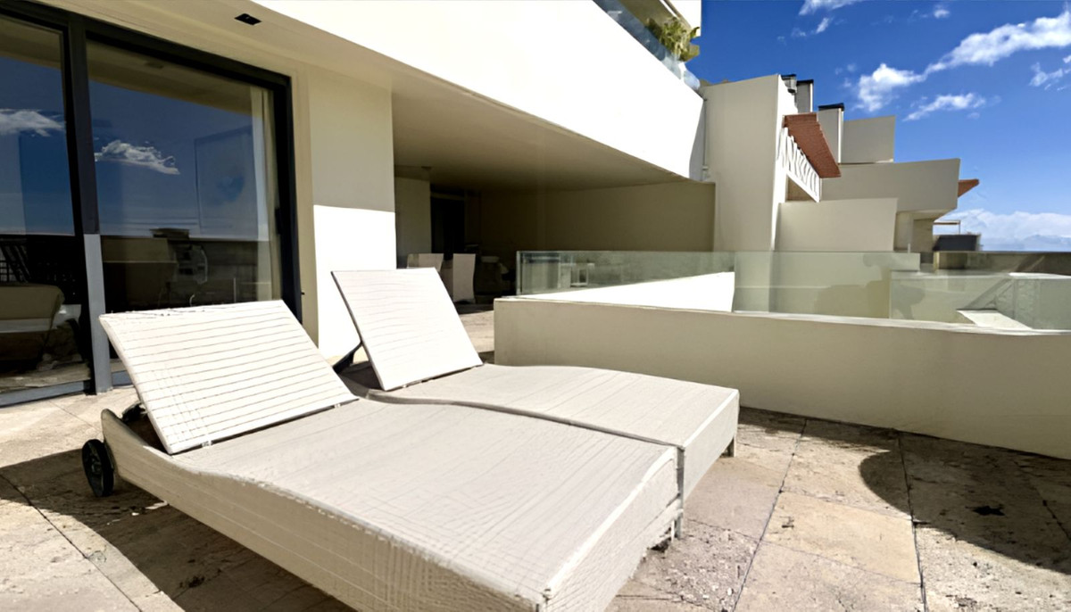 2 Bedroom Apartment in Marbella - Photo 11