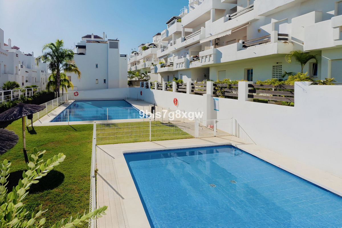 2 Bedroom Apartment in Estepona - Photo 22