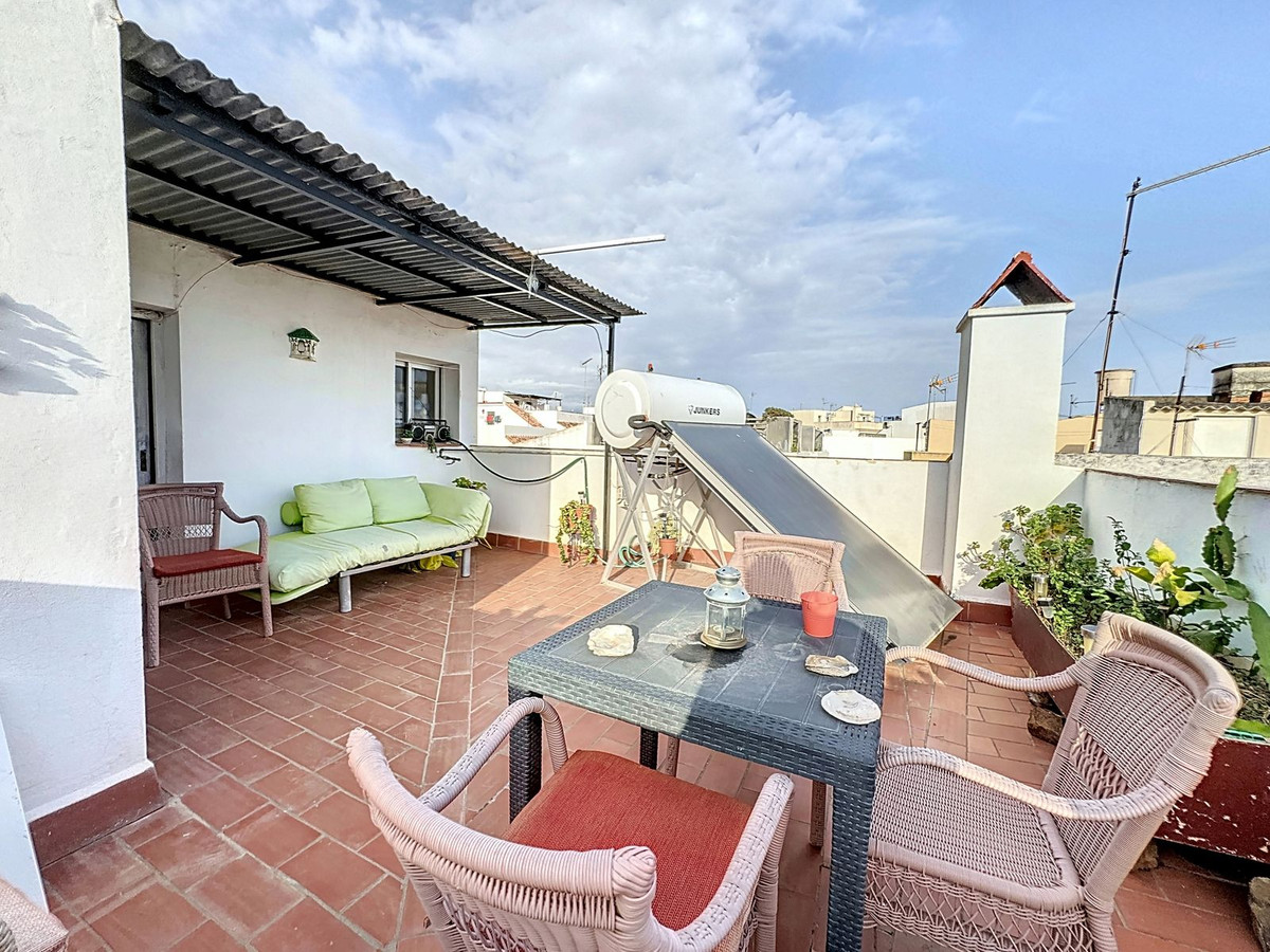 5 Bedroom Villa in Estepona - Photo 36