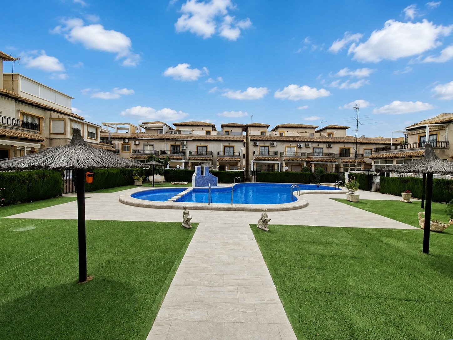 Apartamento com 2 quartos com piscina em Alicante, Espanha – Foto 2
