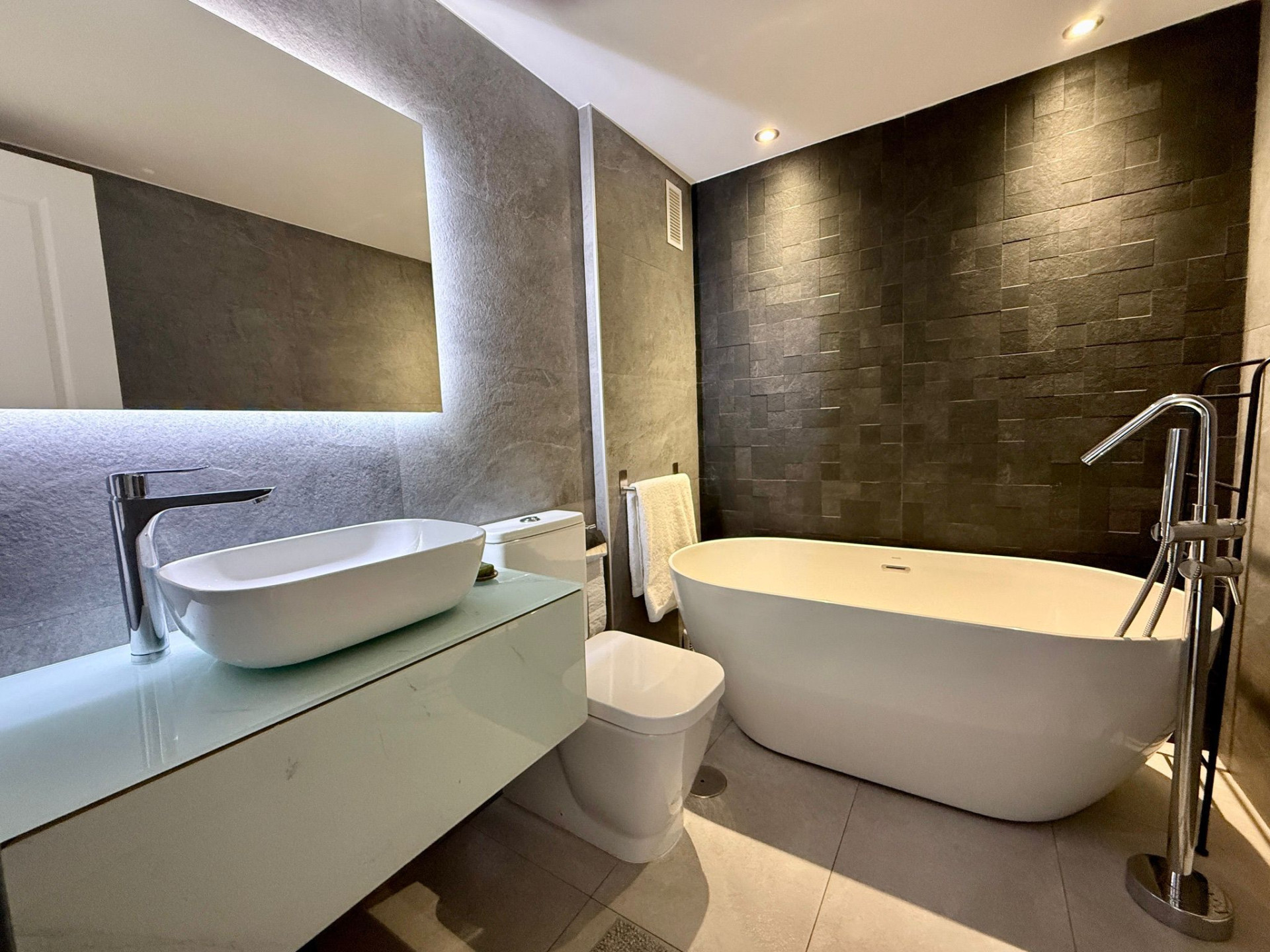 2 Bedroom Apartment in Mijas - Photo 4