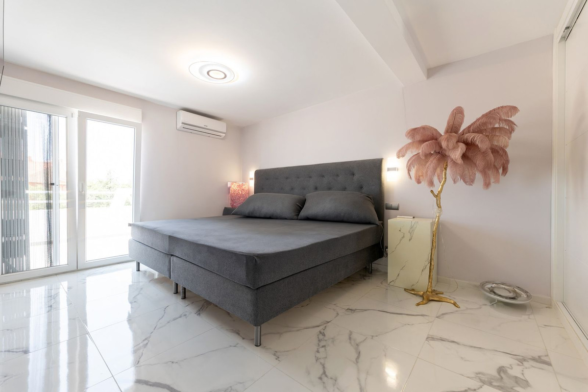 4 Bedroom Townhouse in Marbella - Photo 27