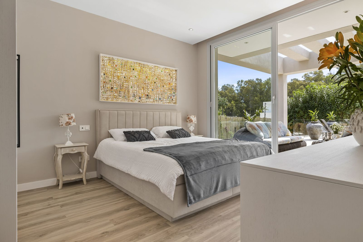 5 Bedroom Villa in San Pedro de Alcántara - Photo 25