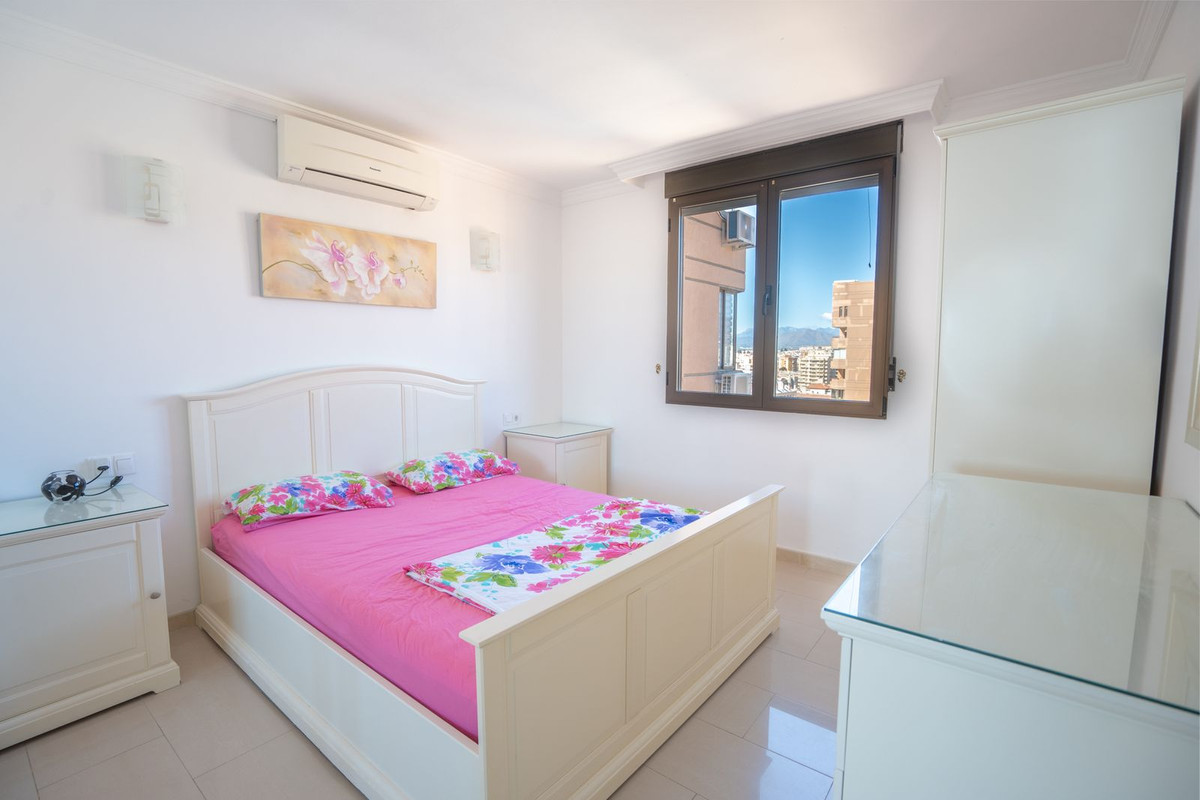 2 Bedroom Apartment in Fuengirola - Photo 6