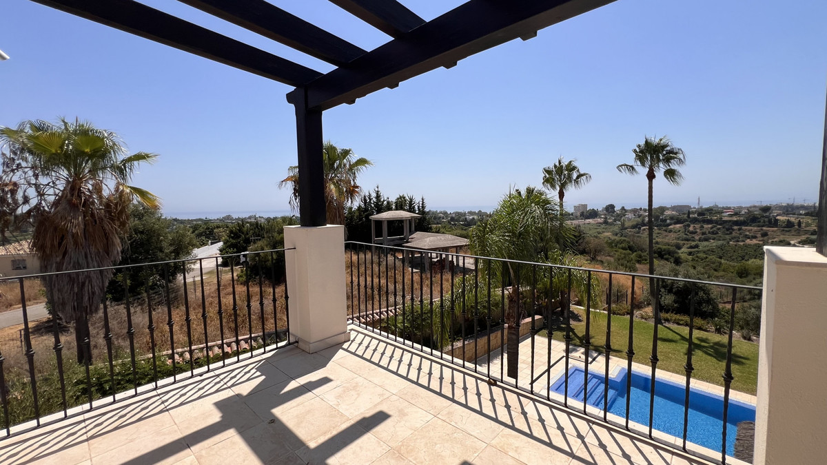 4 Bedroom Villa in Estepona - Photo 18