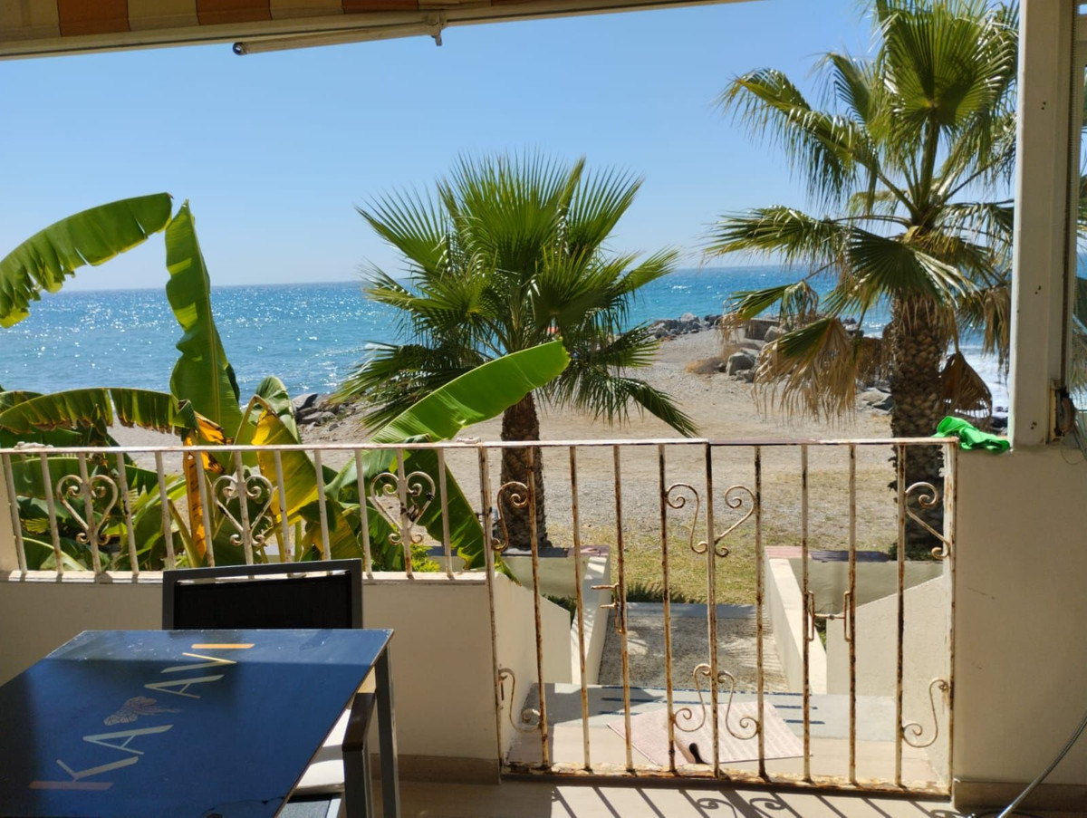 2 Bedroom Apartment in Benalmádena - Photo 13