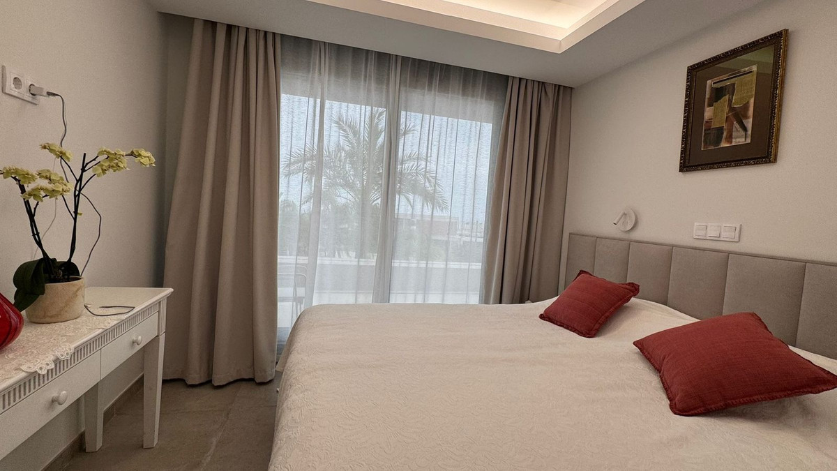 2 Bedroom Penthouse in Estepona - Foto 8