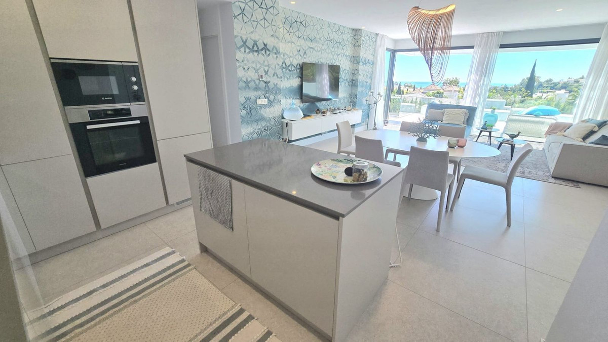 2 Bedroom Apartment in Benahavís - Photo 8