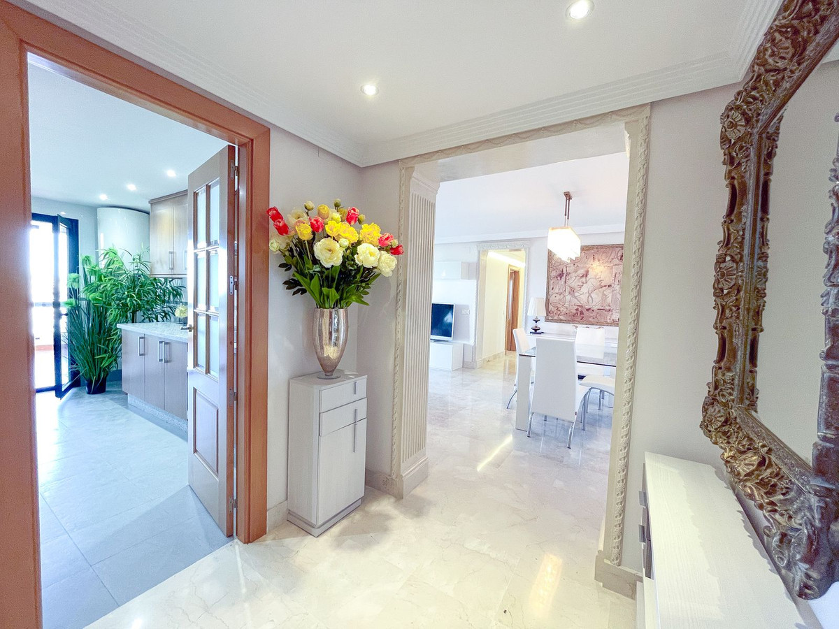 3 Bedroom Apartment in San Pedro de Alcántara - Photo 11