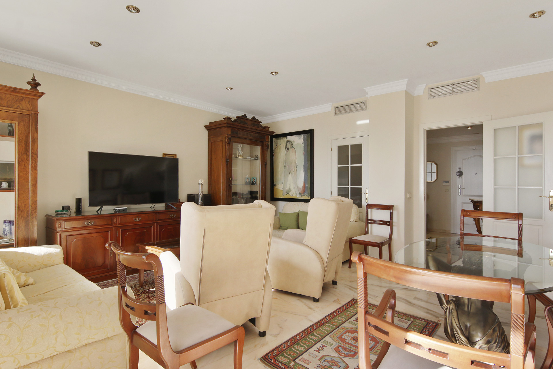 3 Bedroom Apartment in Estepona - Photo 4