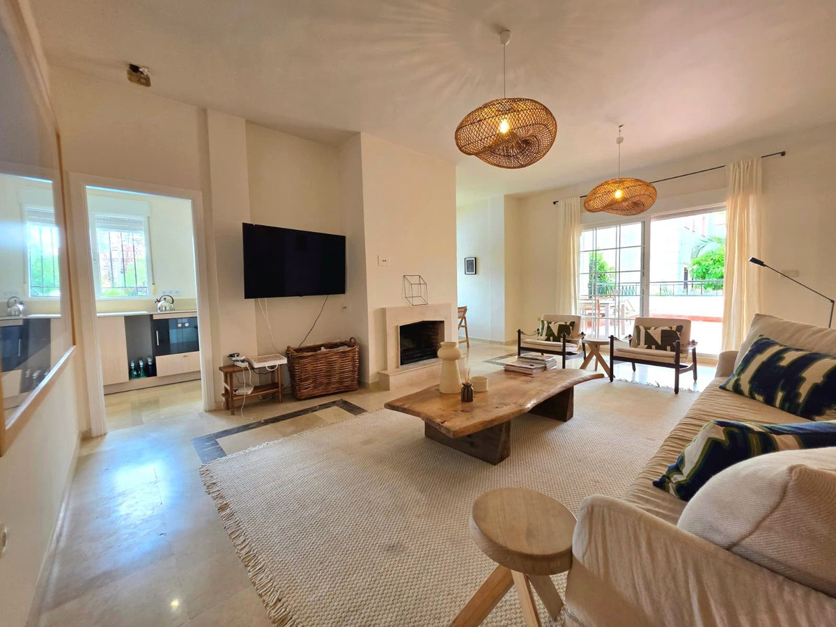 3 Bedroom Apartment in Marbella - Photo 3