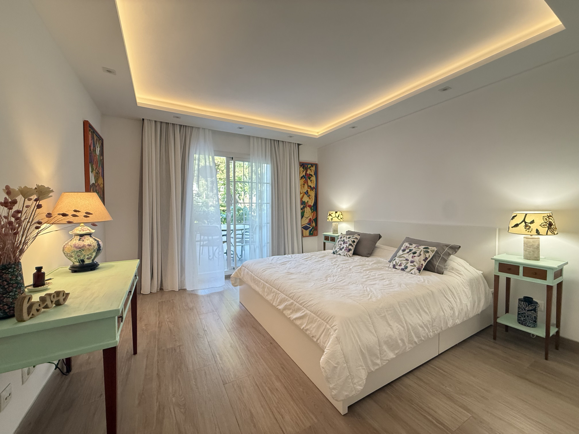 2 Bedroom Apartment in Marbella - Photo 5