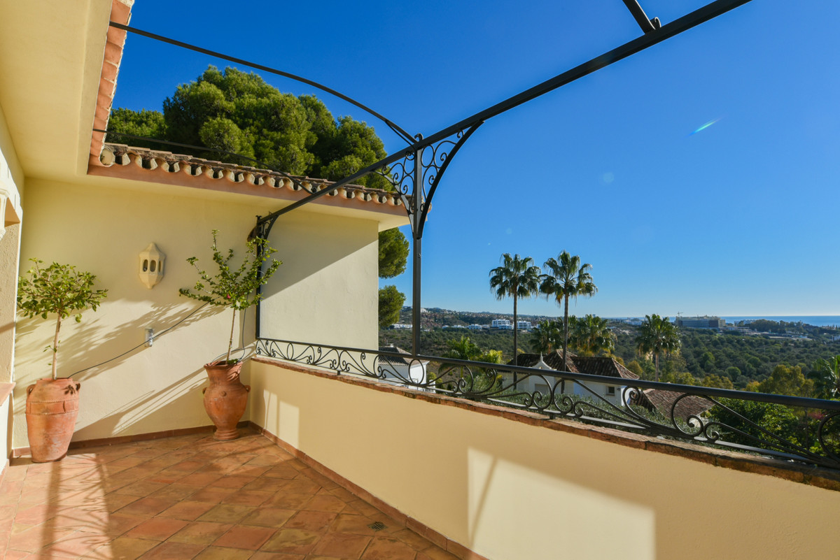 5 Bedroom Villa in Marbella - Photo 20