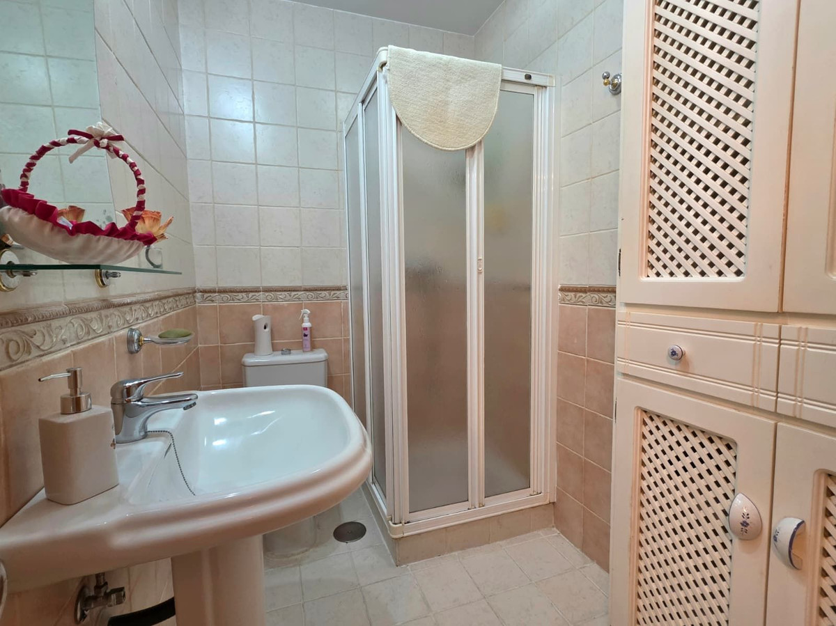 2 Bedroom Apartment in Marbella - Photo 22