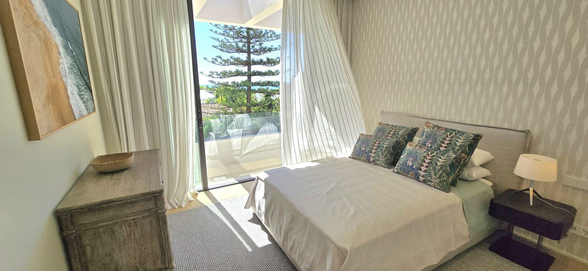5 Bedroom Villa in Marbella - Photo 14