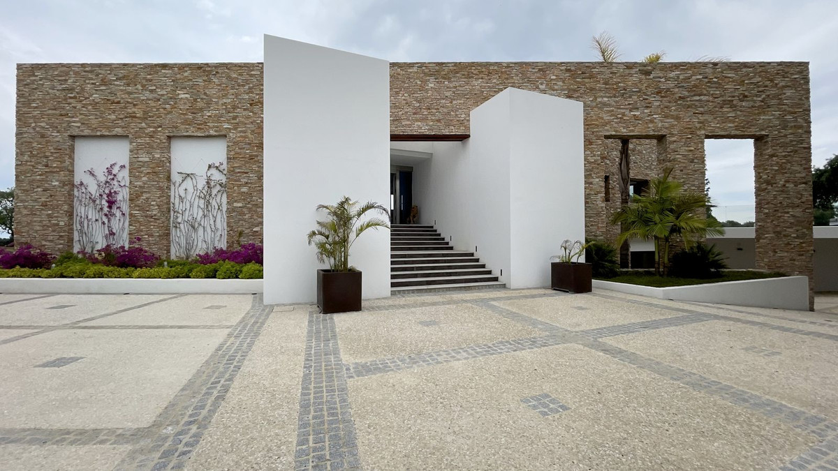 6 Bedroom Villa in San Roque - Photo 89