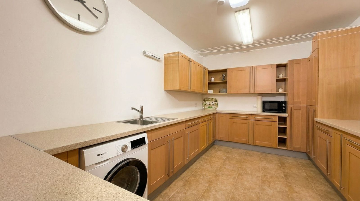 Chalet de 4 dormitorios con piscina en Málaga – Foto 21