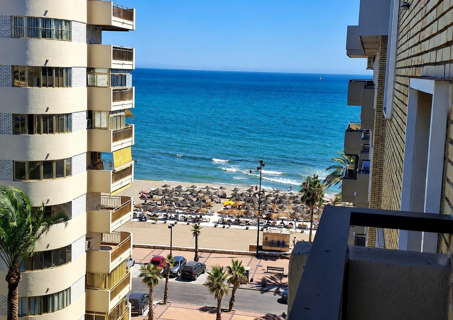 1 Bedroom Apartment in Fuengirola - Photo 2