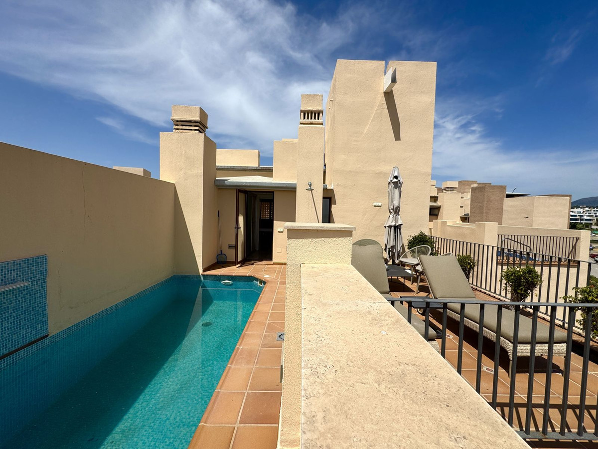2 Bedroom Penthouse in Estepona - Photo 24